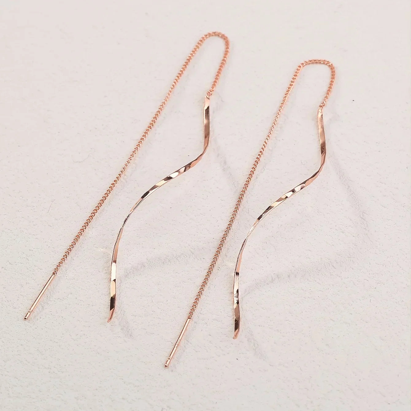 Long earrings with a wavy pattern