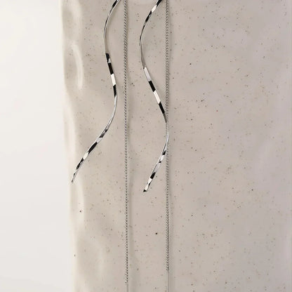 Long earrings with a wavy pattern
