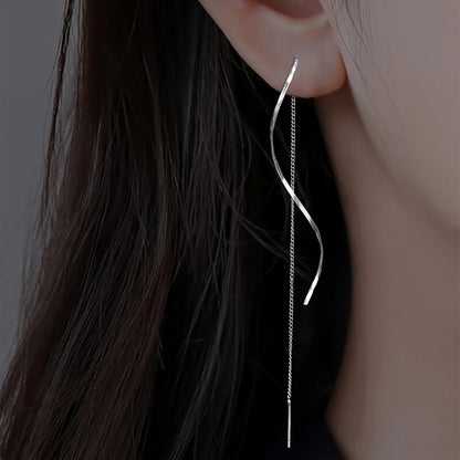 Long earrings with a wavy pattern
